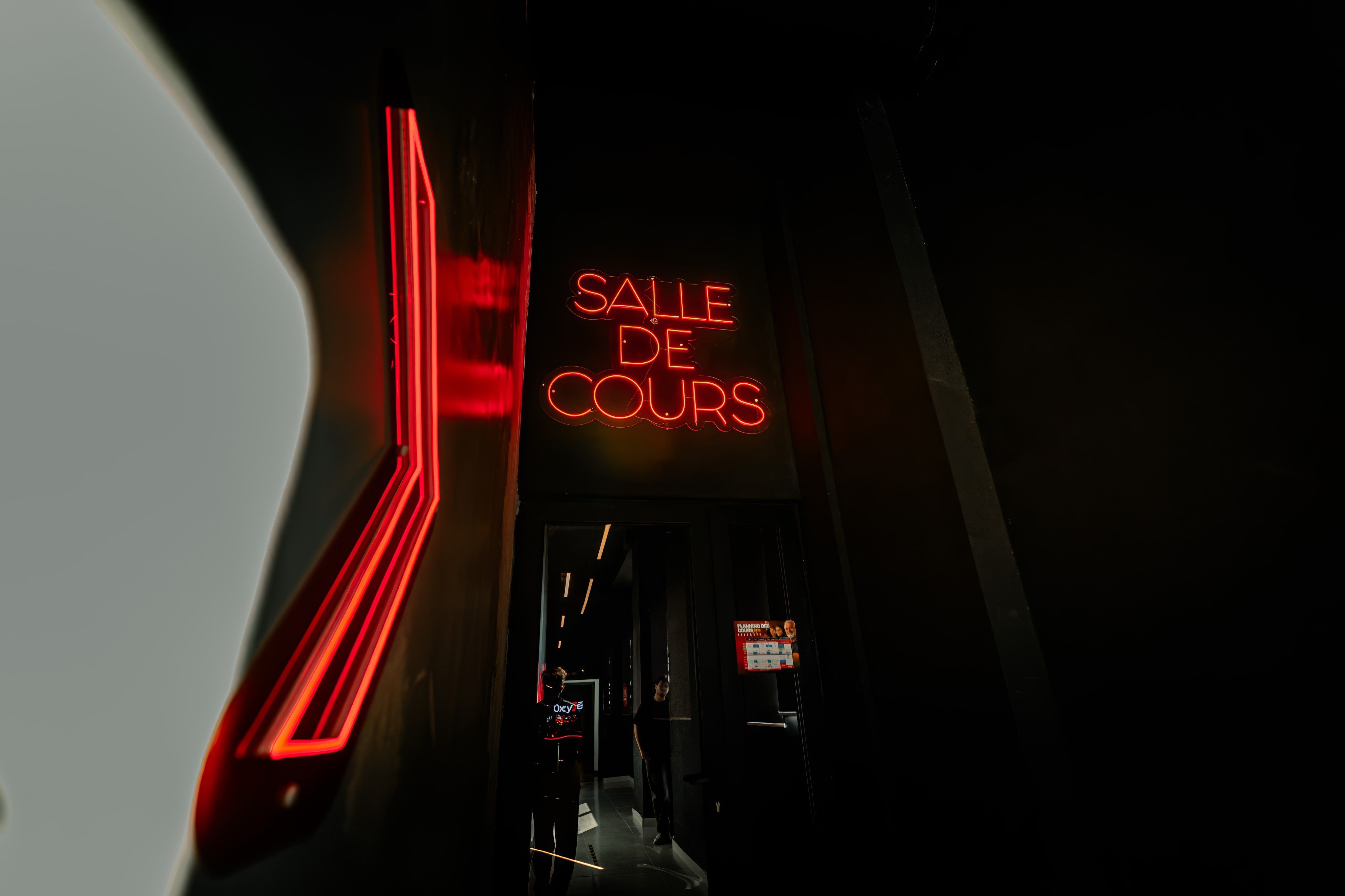 Oxygen Mega Club — salle de cours neon